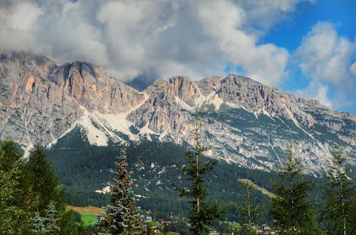Безкоштовне стокове фото на тему «гірський хребет, гори, дерева» стокове фото
