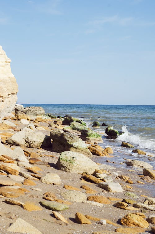 Foto profissional grátis de costa, excepcional, formações rochosas