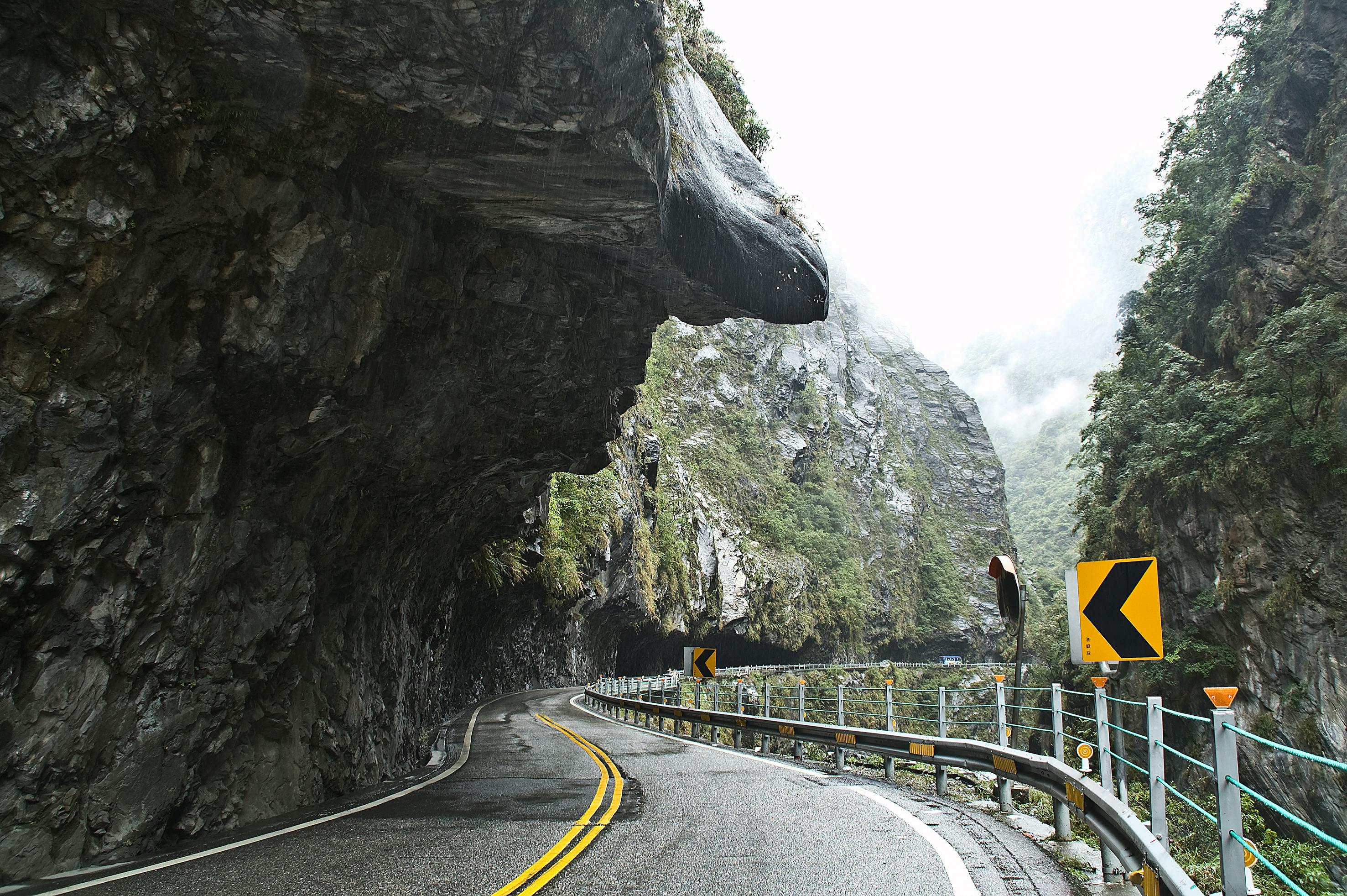 Grey Asphalt Road · Free Stock Photo