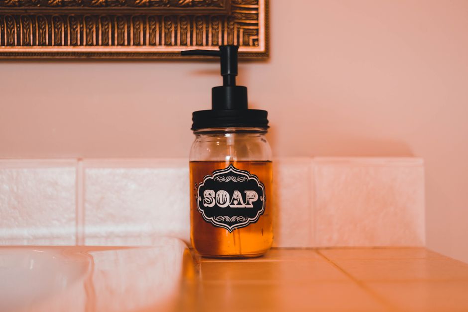 Mason Jar Bathroom Organizer DIY home decor project — Close-up of a stylish soap dispenser on a bathroom counter, perfect for home decor.