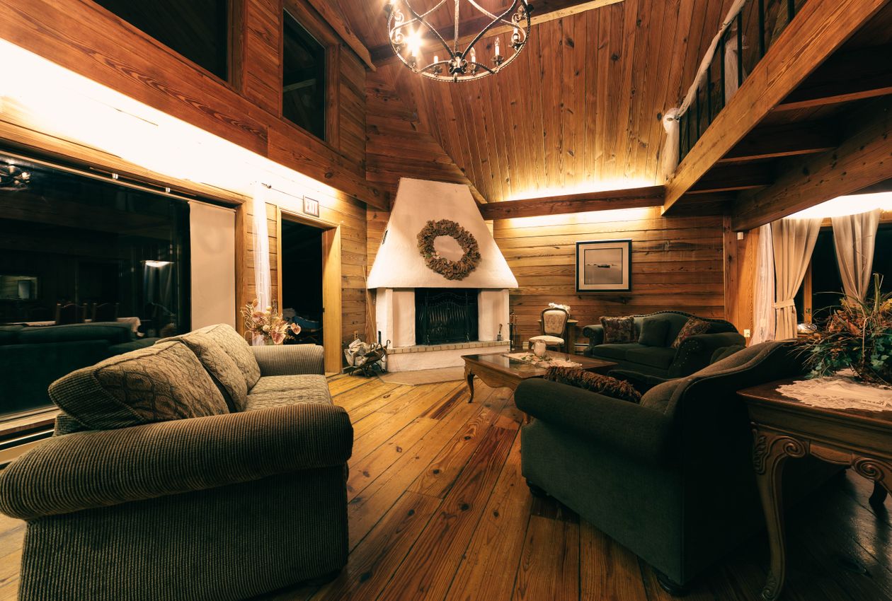 Misty Pines and Glassy Ponds: A Two-Day Architectural Cabin Retreat in New Hampshire’s Lakes Region