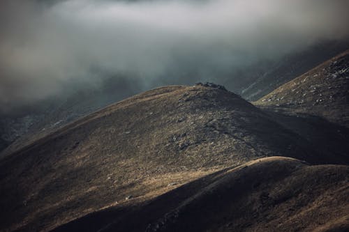 Kostenloses Stock Foto zu berg, dunstig, landschaft