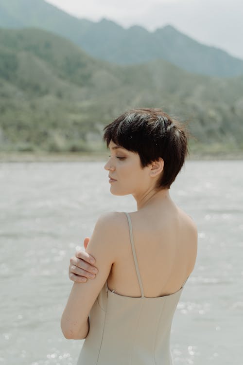 Free Back View of a Woman with Short Hair Stock Photo