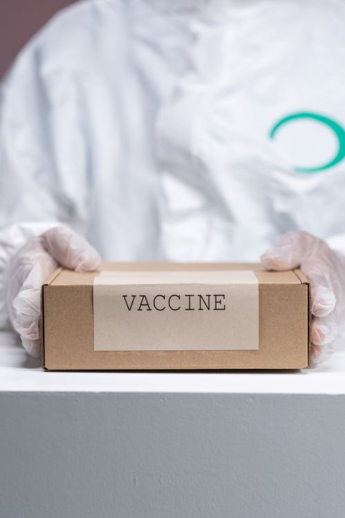 Free Close-up of a healthcare worker holding a vaccine box, emphasizing safety and protection. Stock Photo
