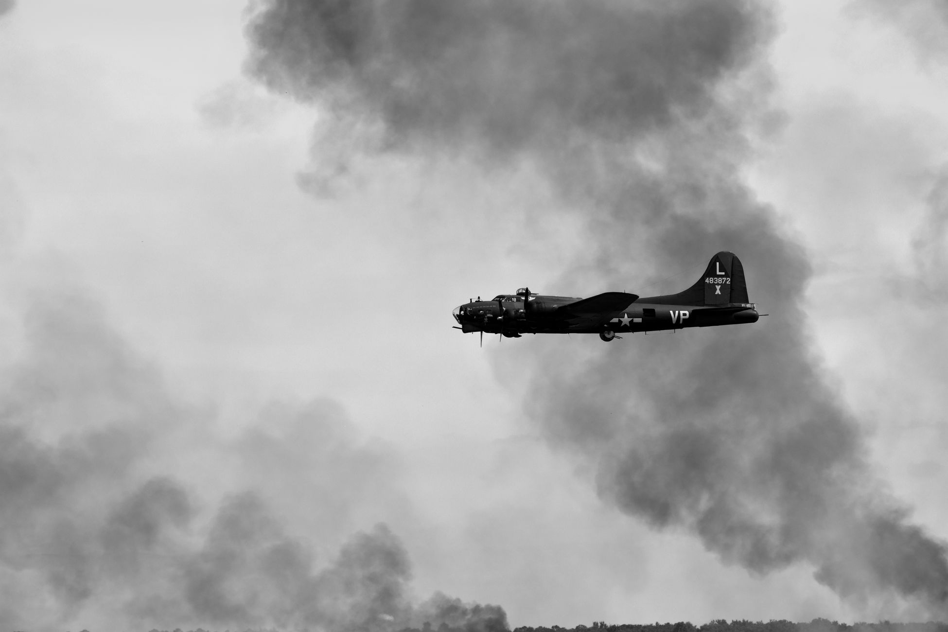 B-52 bommenwerper stort neer na opstijgen in Californië