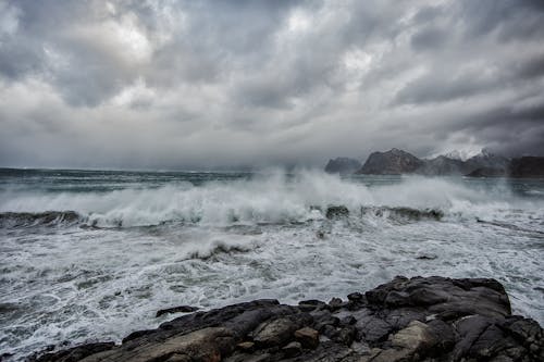Foto d'estoc gratuïta de Costa, estavellant, mar