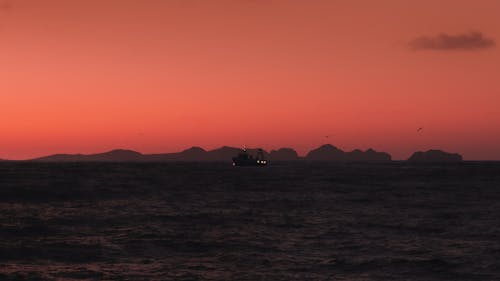 akşam, deniz, gemi içeren Ücretsiz stok fotoğraf