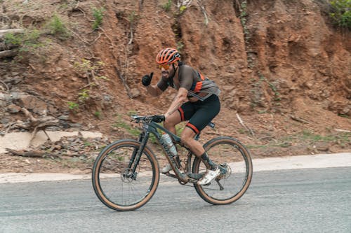 Kostenloses Stock Foto zu bicicleta de montaña, carrera de bicicletas, ciclismo de montaña