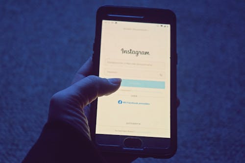 Immagine gratuita di avvicinamento, cellulare, instagram