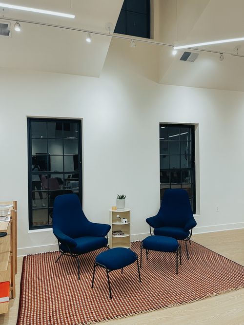 Free Contemporary lounge setup with blue armchairs and minimalist decor, perfect for stylish interiors. Stock Photo