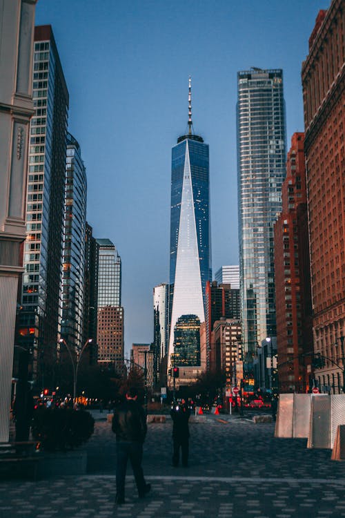 Edifício Alto Sob O Céu Azul