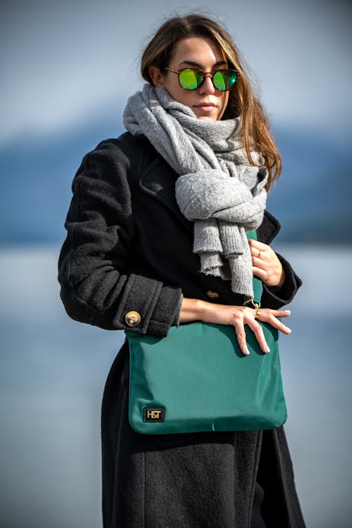 Kostnadsfri bild av grön väska, kall, kvinna