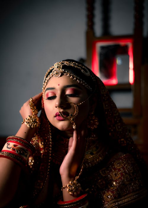 Free Photo of a Woman Wearing Bridal Jewelry Stock Photo