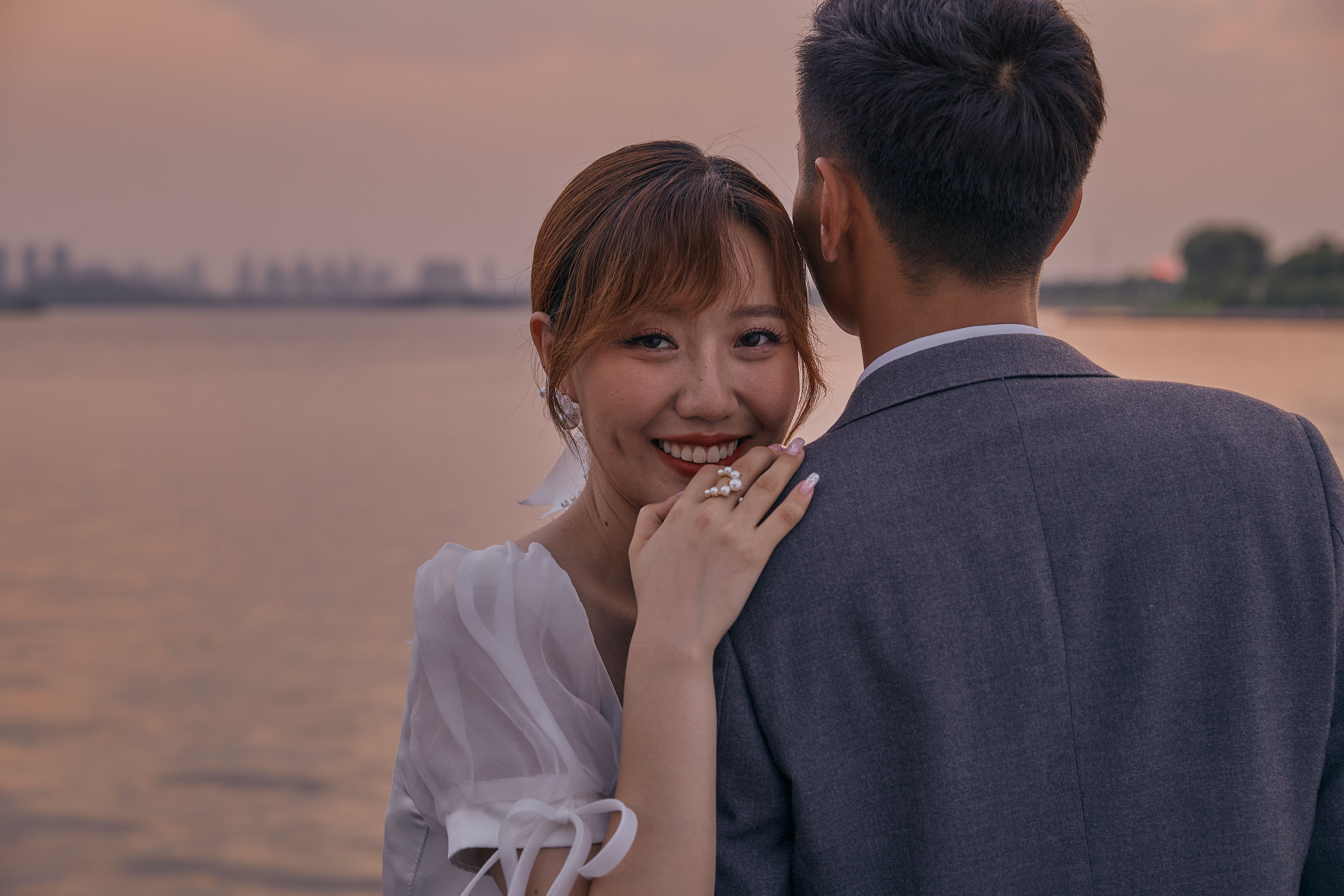 她藏起最爱的向日 丈夫一句话让她崩 情感配图