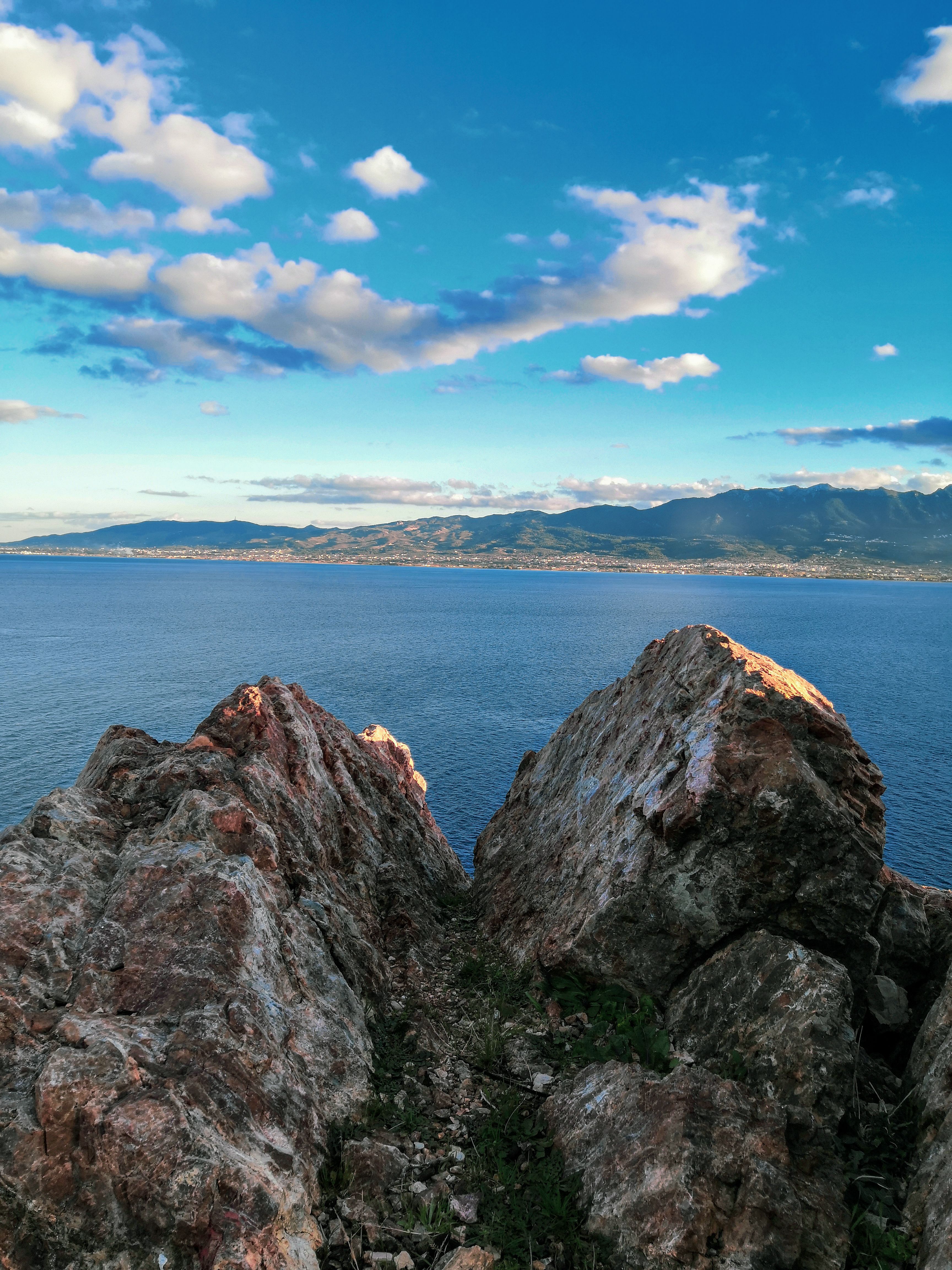 Rocks framing the sea on the coast of Pserimos