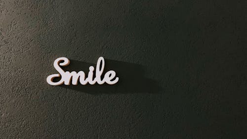 Wooden Decoration Saying a Word Smile 