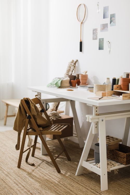 Free A serene minimalist workspace with earthy decor elements, perfect for creative inspiration. Stock Photo