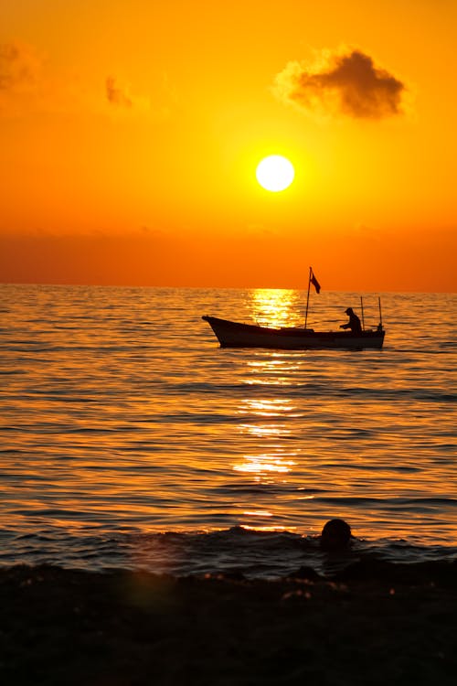 Δωρεάν στοκ φωτογραφιών με Ανατολή ηλίου, αυγή, βάρκα