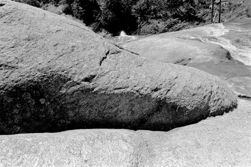 คลังภาพถ่ายฟรี ของ ก้อนหิน, การก่อตัวของหิน, ขาวดำ