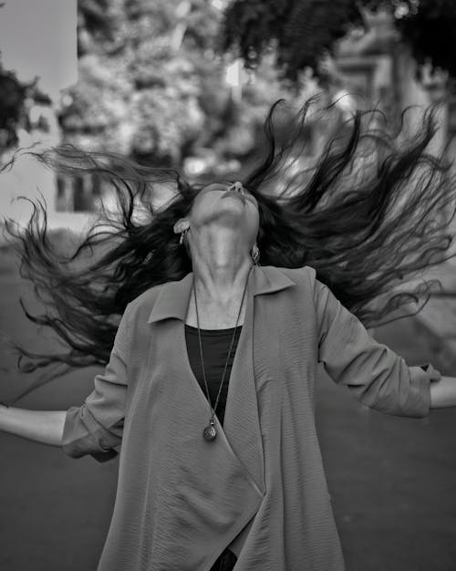 Free Grayscale Photo of Woman in Cardigan Stock Photo