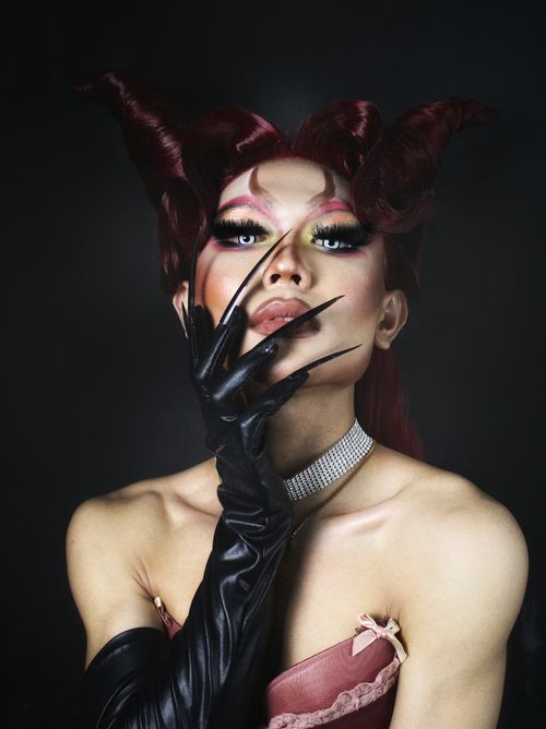 Free A striking fantasy-themed portrait of a performer with dramatic makeup and accessories. Stock Photo
