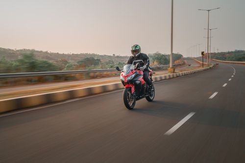 Free A motorcyclist rides on an open road in India, showcasing adventure and freedom. Stock Photo