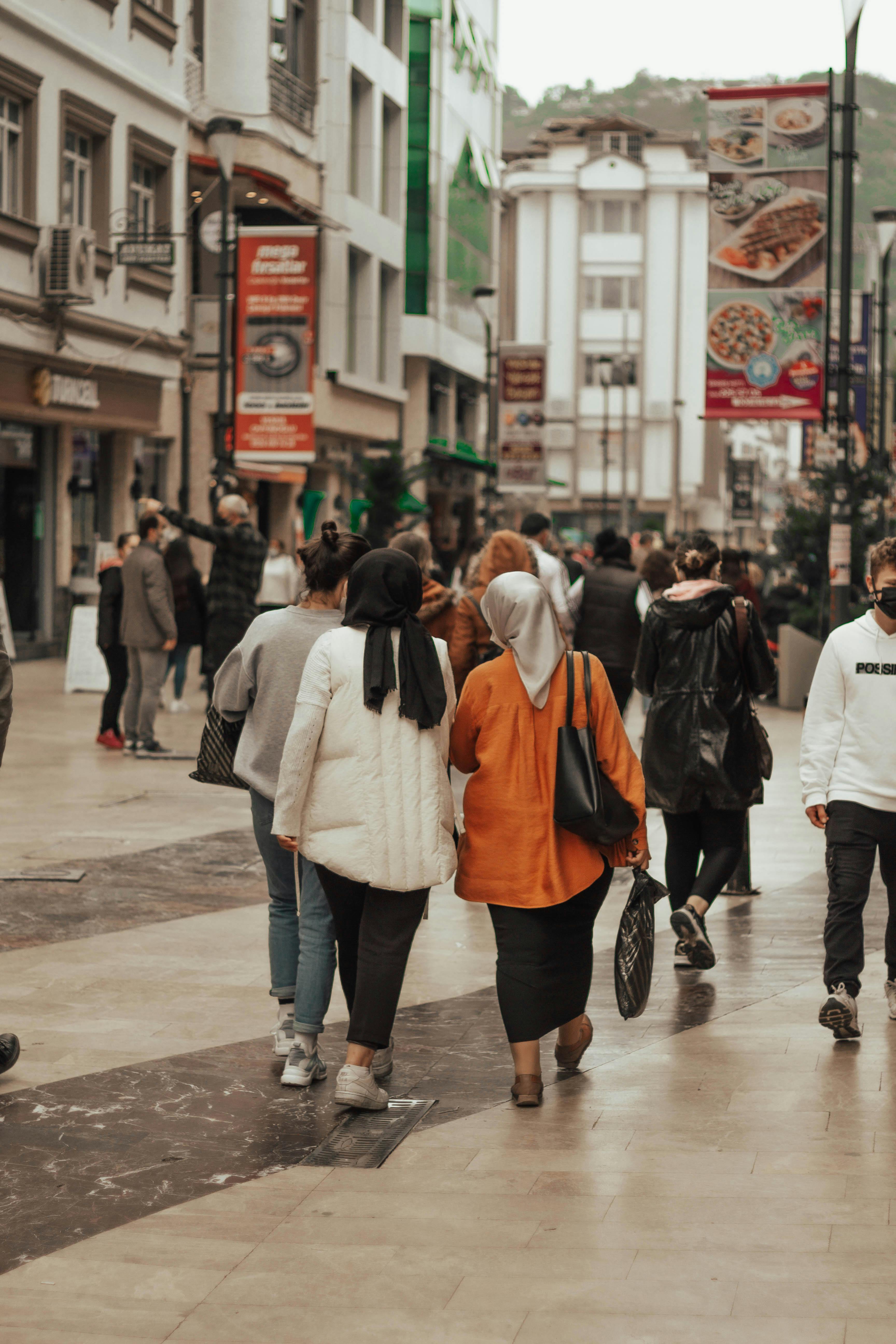 People walking through a busy shopping street in Ordu, Turkey, showcasing urban life.