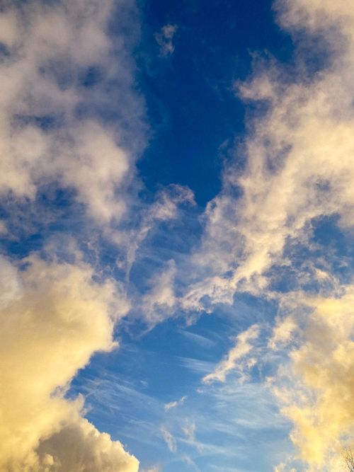 Free A striking image of a bright blue sky filled with fluffy clouds, perfect for weather-themed designs. Stock Photo