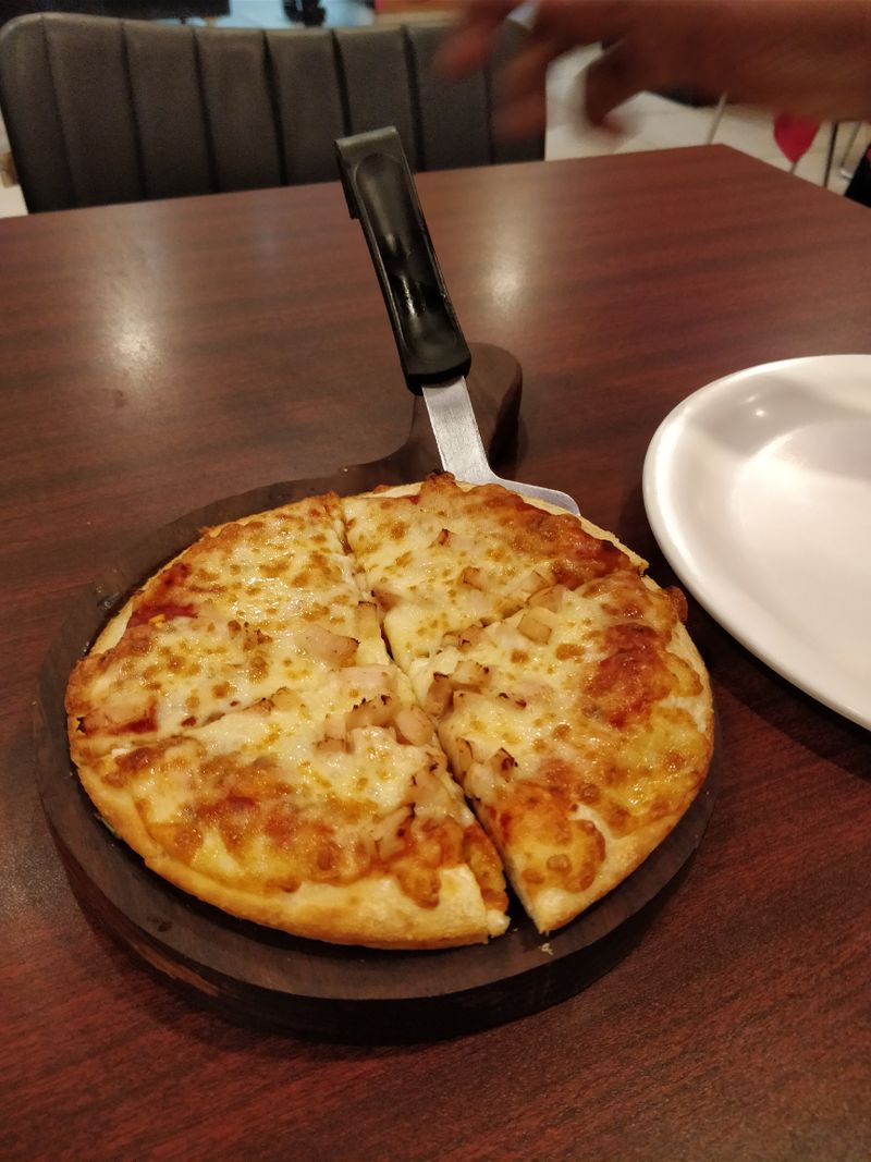 Tavuklu BBQ pizza