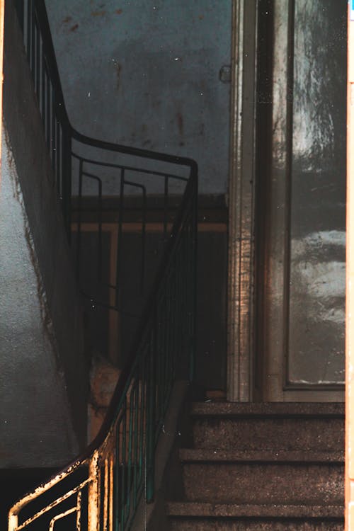 Základová fotografie zdarma na téma dveře, madlo, schodiště