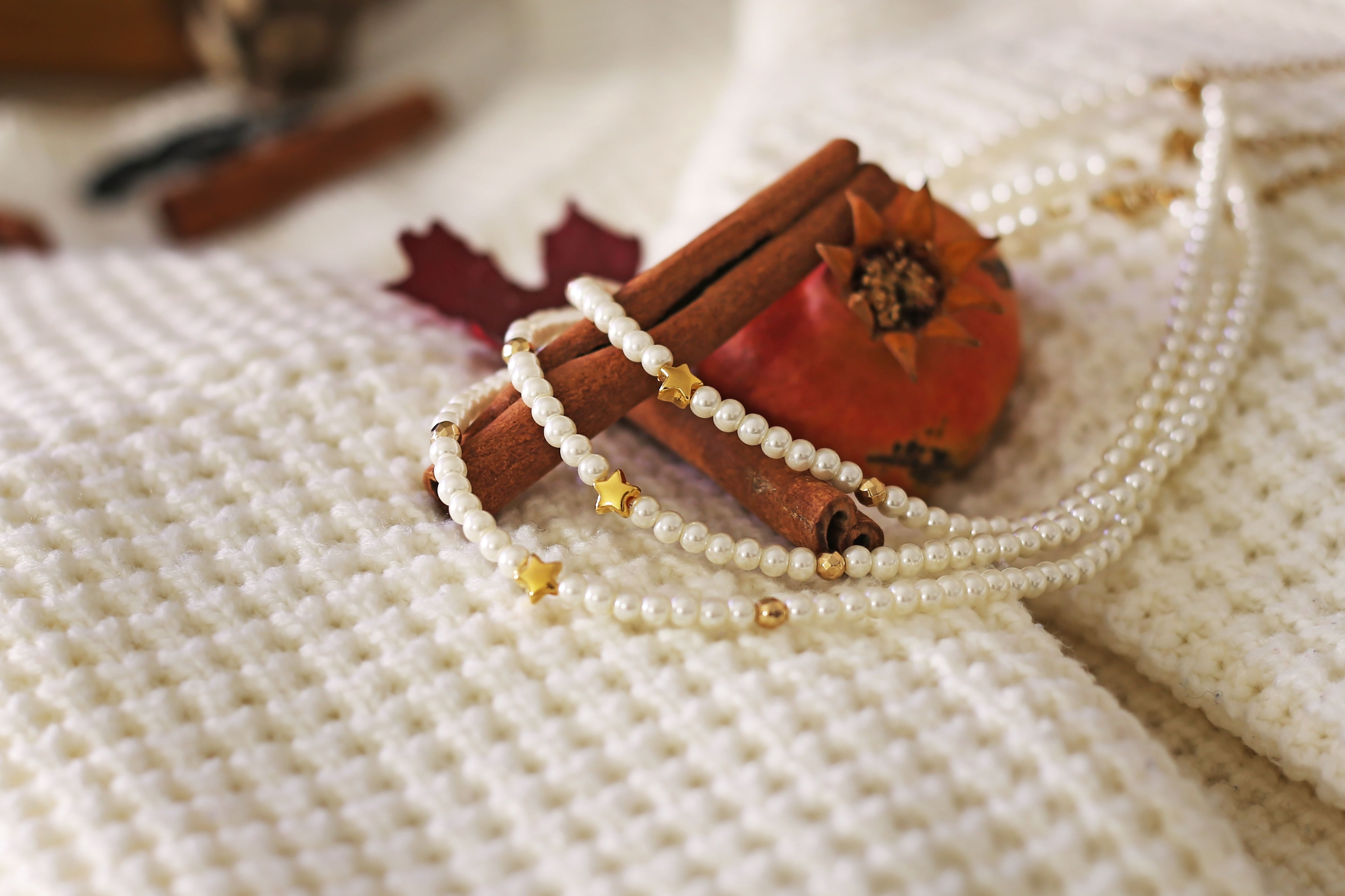 Winterliche Schmuck-DIYs: 5 Anleitungen für Armbänder, Anhänger + Geschenke — Fertiges Werk