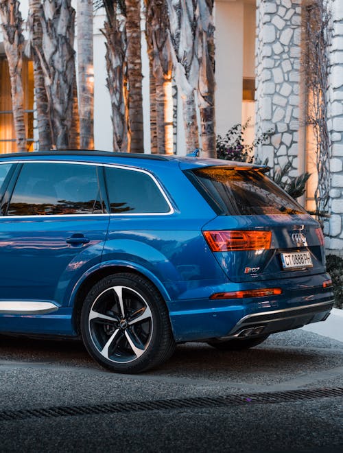 Free A Parked Blue Audi SQ7 Near Trees Stock Photo