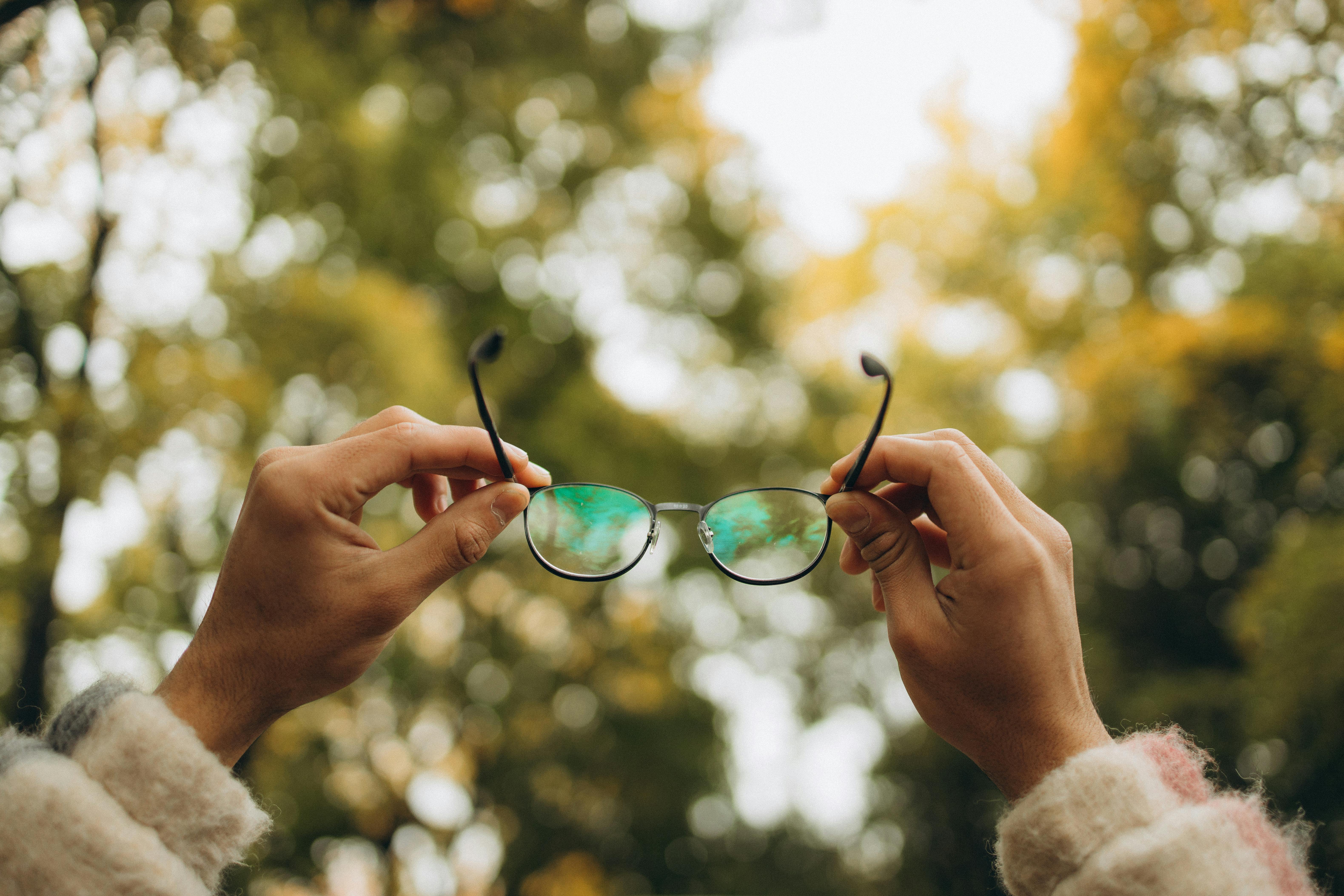Las gafas con IA han encontrado un público inesperado: los "manfluencers" que graban mujeres sin su consentimiento