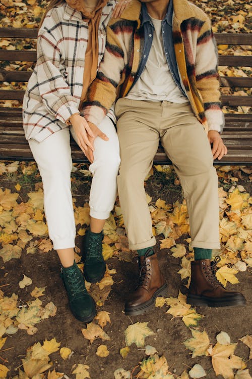 Free Couple Sitting on a Bench Stock Photo