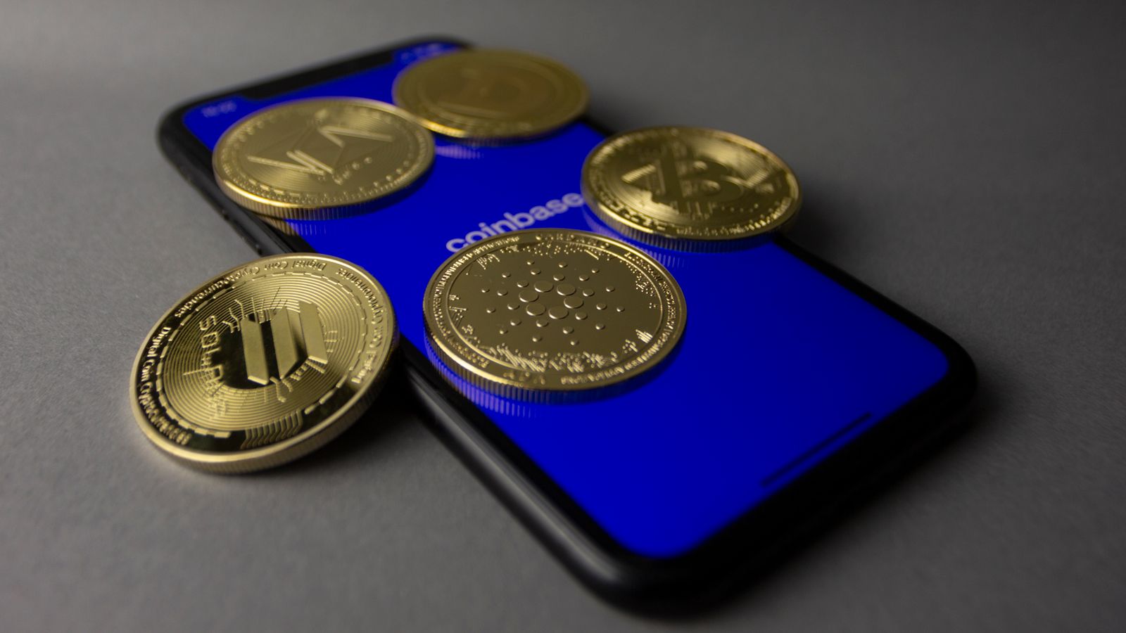 Real-time Bitcoin and cryptocurrency charts during a volatile market session