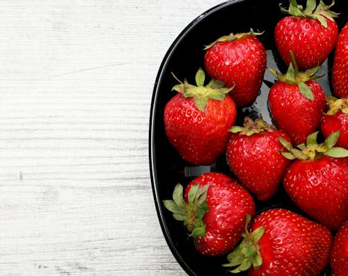 Free Red Strawberries on Black Ceramic Bowl Stock Photo