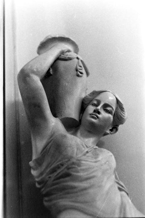 Bezpłatne Darmowe zdjęcie z galerii z czarno-biały, monochromatyczny, pionowy strzał Zdjęcie z galerii