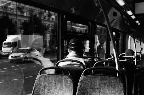 Základová fotografie zdarma na téma autobus, černobílý, cestování po silnici