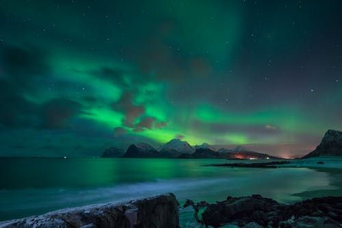 Gratis lagerfoto af aurora borealis, bjerge, himmel