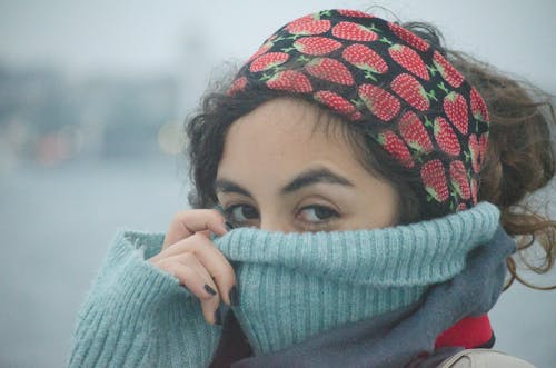 bakmak, Kadın, kapatmak içeren Ücretsiz stok fotoğraf