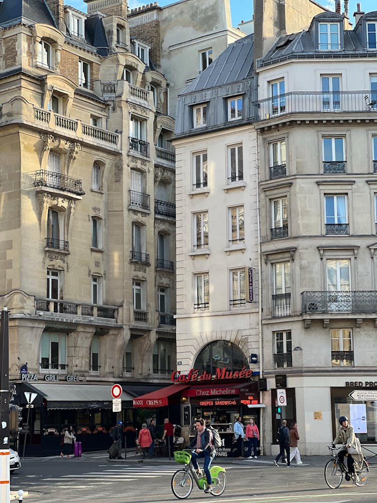 Cafe De La Rotonde In Paris