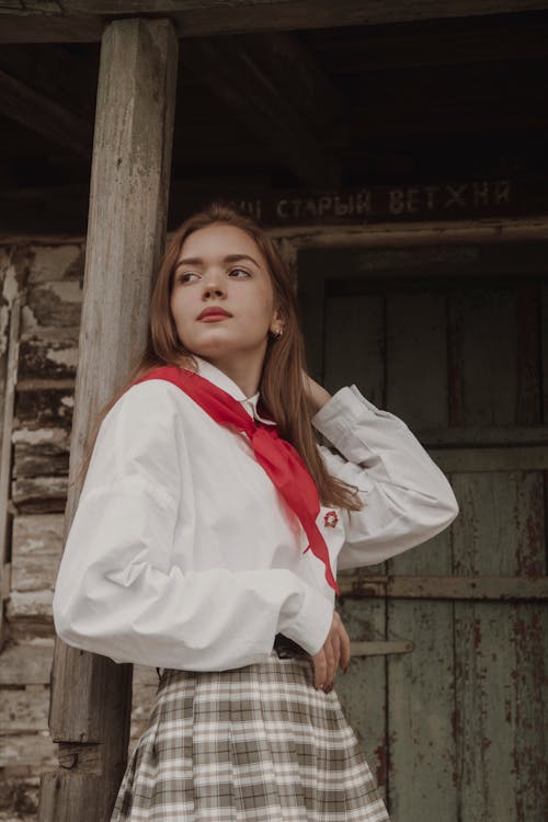 Fotos de stock gratuitas de adolescente, al aire libre, bufanda