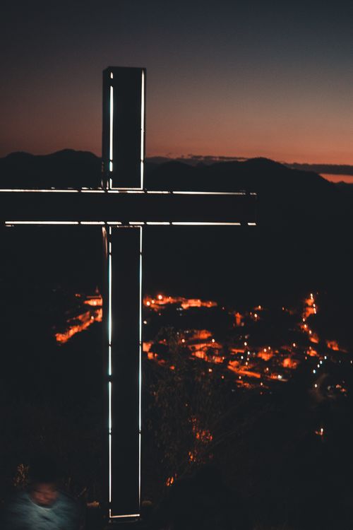 Cross over City in Evening ยท Free Stock Photo