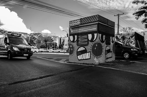 Darmowe zdjęcie z galerii z czarno-białe miasto, graffiti, grafitti