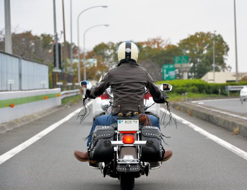 Foto d'estoc gratuïta de carretera, casc de moto, ciclista