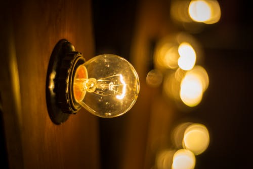 Fotografi Fokus Selektif Dari Edison Bulb Yang Diaktifkan