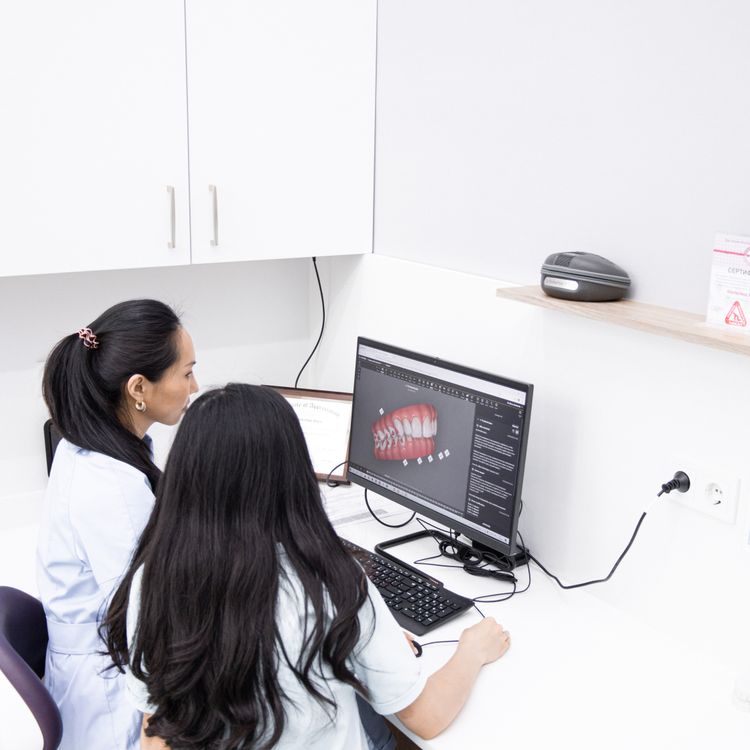 Tooth And Computer Dentists Looking at Teeth Model on the Computer · Free Stock Photo