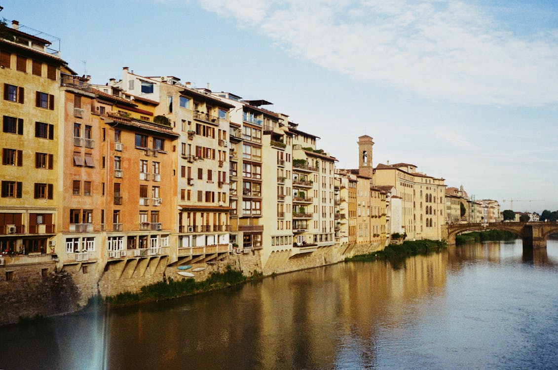 Building on the Edge of Canal