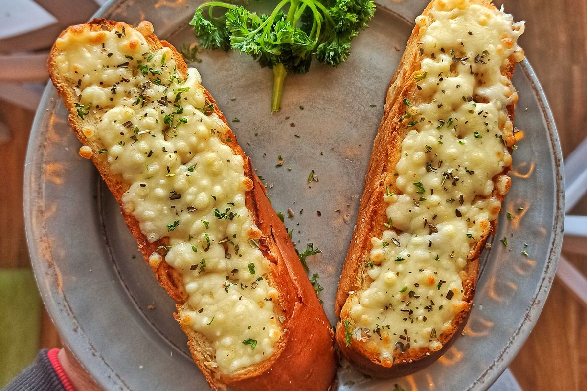 Cheesy garlic bread