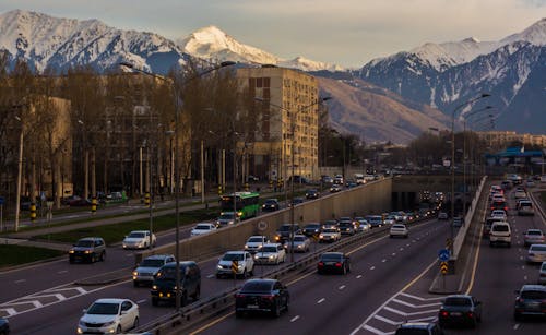 Fotobanka s bezplatnými fotkami na tému almaty, doprava, mesto